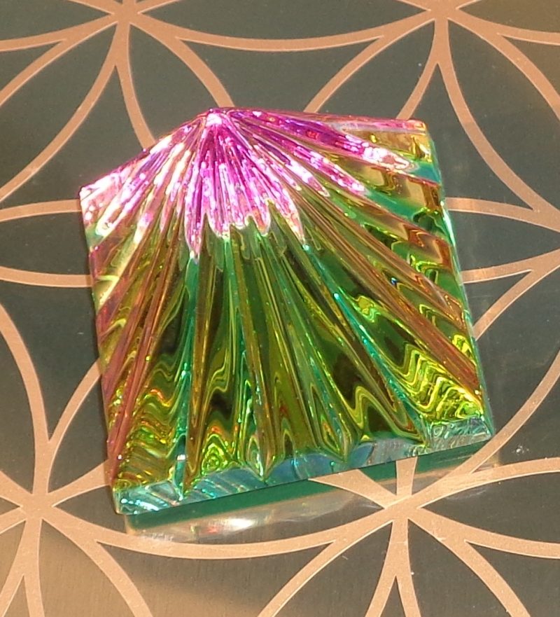 RA Lichtkristall-Pyramide ''Regenbogen-Quantenlichtpotenz'' V4 | Biofeld Lebensfeld-Konverter | Aura-Schutz | Bioresonanz | Hausharmonisierung | MWO Lakovsky | Radionik | Skalarwellen-