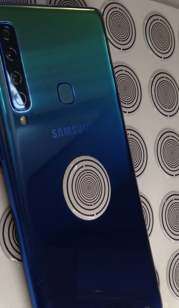 HANDY-CHIP-AUFKLEBER | MWO-CHIP-KLEBER | HOLOGRAMM SILBER 3 CM | mit Hologramm-Lichtresonanz-Programmierung | Elektrosmog-Schutz | 5G Strahlenschutz | Harmonisierung | Handy-EMF-5G-Chips