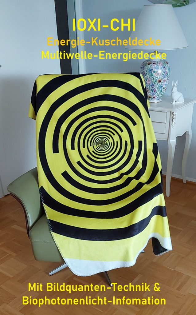 IOXI-CHI-Decke: Gelb-schwarze Energie-Kuscheldecke mit Spiralmuster auf einem Stuhl