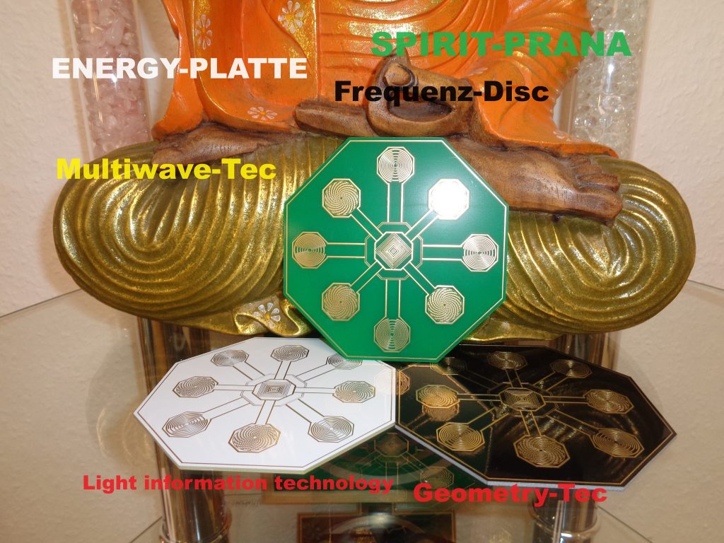 MERKABA-PLATTE: Drei achteckige Energie-Scheiben in Grün, Weiß und Schwarz vor einer Buddha-Statue