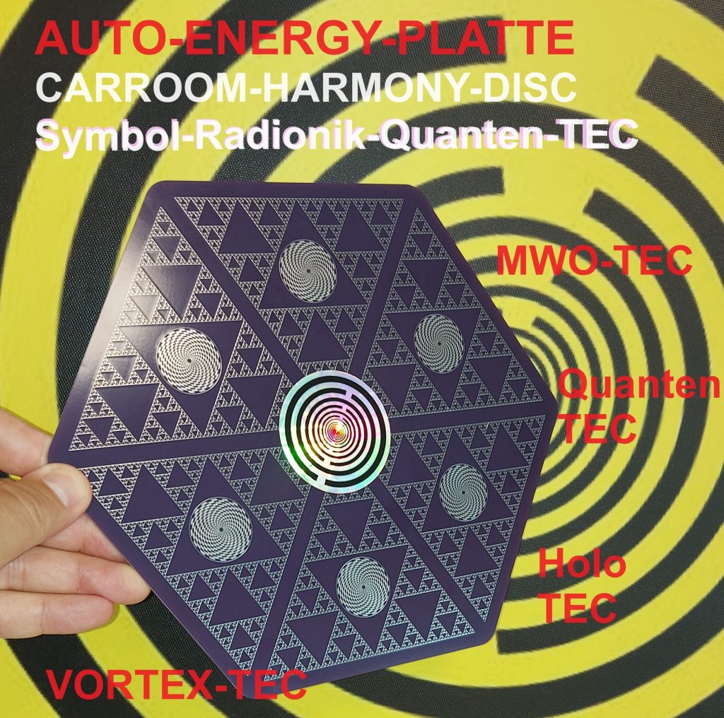 Quanten-Cube-Meta-Energieplatte: Hexagonale Energieplatte mit spiralförmigen Mustern, Hand hält sie vor gelbem Hintergrund